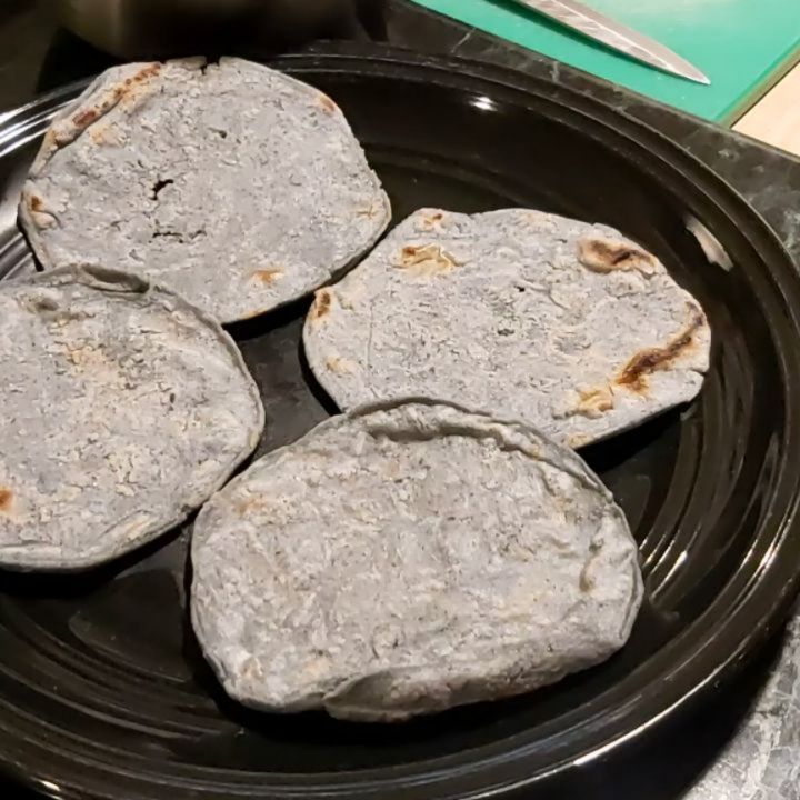 🤤 Los taquitos de cerdo ahumado con @mrgodinezc
.
.
.
.
.
.
.
.
.
.
.
.
#guatemala #antiguaguatemala #guatefood #guatefoodies #foodie #tacos #lovefood #montaguantigua #openkitchen #closeddoors #reservationsonly #private #makingof #timewrap