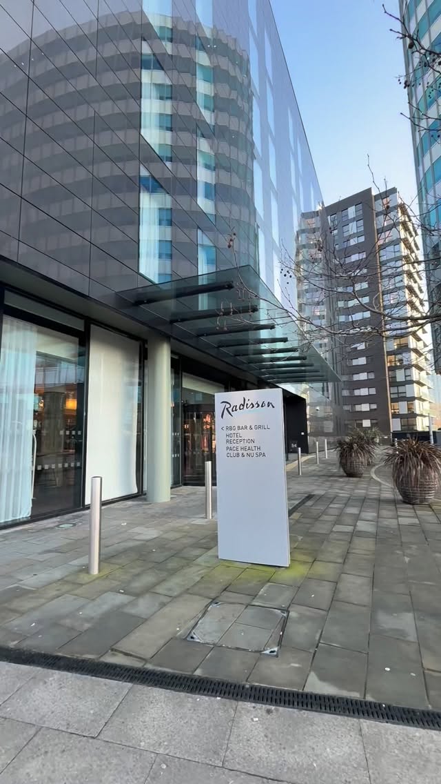 ✨Shimmer wall birthday balloon setup✨
One of the most stylish and on-trend milestone balloon decoration including LED numbers and shimmer wall backdrop.
@jasminesdecoration
.
.
.
DM to book your display.
.
.
.
#balloondecoration #manchesterballoons #birthdayballoons #shimmerwallbackdrop #birthdaydecoration