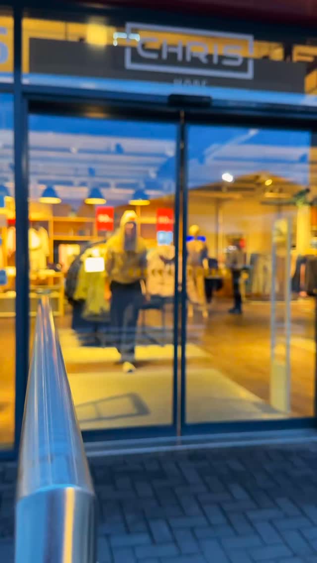 You ask the universe for a sign…
#chris #chrismode #fashion #instafashion #outfitinspo