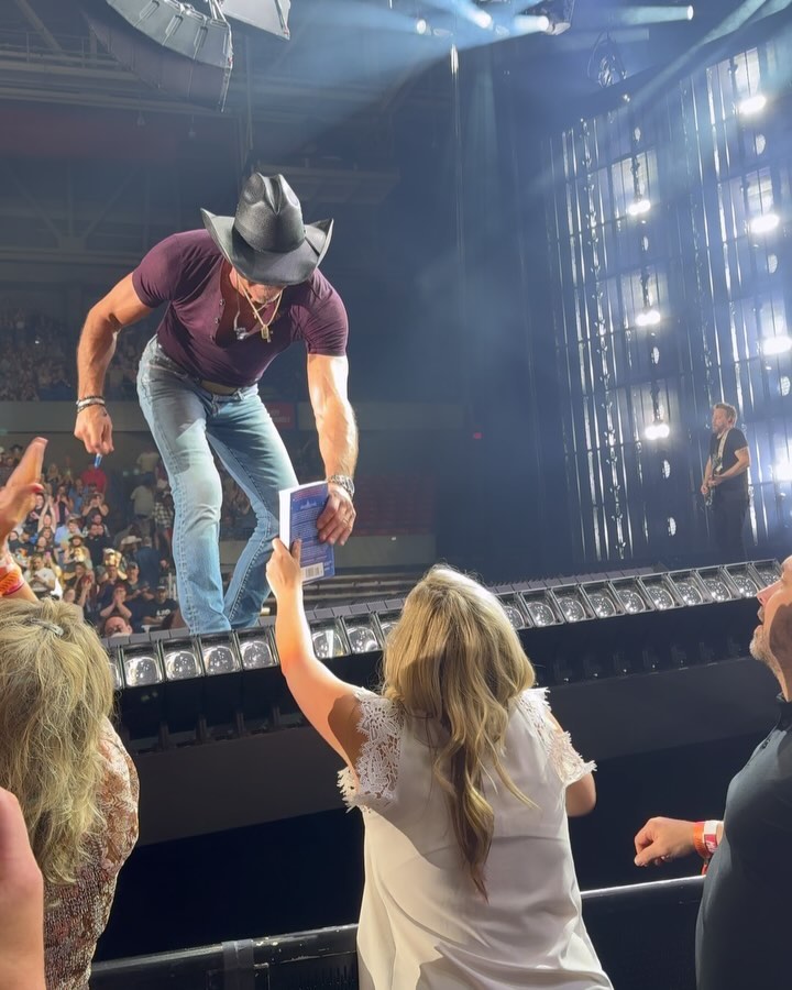 Guys, it happened ๐ญ Dreams do come true! You all know how much I love @thetimmcgraw (so much I wrote him into my book ๐), and having him sign a copy of Meet You in the Middle has been a major bucket list item for me. Iโm still in shock. (Also, seeing Tim from front-row seats is life-changing! ๐๐ป)
*Big shout out to my husband for indulging my Tim obsession, plotting endlessly with me about how to get this book signed, and making sure to capture video at my best angles. Thatโs the stuff romance novels are truly made of. ๐
#timmcgraw #standingroomonly #standingroomonlytour #justtoseeyousmile