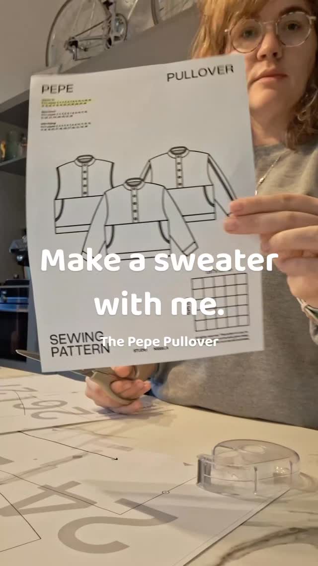 Comment "LINK" and I'll send you the link to this pattern! Happy sewing!
***
Ik ben Mona. Via mijn downloadbare tweedehands gidsen deel ik duurzame tips & tricks en daarnaast inspireer ik je met tweedehands, geüpcyclede en zelfgemaakte outfits 💚♻️