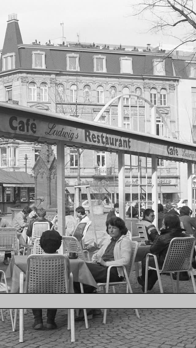 Jubiläumsmomente, die verbinden. ♥️
In unserer Reihe an Glückwünschen und Erinnerungen blicken wir nicht nur zurück – wir feiern, was das Ludwigs seit 50 Jahren ausmacht: echte Begegnungen.
Hier haben sich Freundschaften gefunden, Paare kennengelernt, Geschichten begonnen – und viele davon werden bis heute gemeinsam weitergeschrieben.
Danke, dass ihr Teil davon seid.
Mehr Jubiläumsmomente folgen – bleibt gespannt!
#50jahreludwigs #jubiläumsludwigs #ludwigskarlsruhe #ortezumbleiben