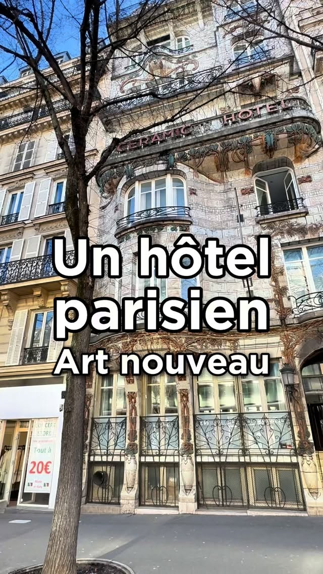 Aujourd’hui, je vous emmène à quelques pas de l’Arc de Triomphe sur l’avenue de Wagram. C’est au numéro 34 que ce situe un trésor de style Art nouveau : le Céramic Hôtel. Ce bâtiment est l’œuvre de Jules Lavirotte, un architecte parisien du début du XXᵉ siècle. Si vous aimez ce style, vous connaissez certainement une autre de ses réalisations située avenue rapp dans le 7e arrondissement, bien connu pour sa façade richement décorée et sa porte au motif plutôt coquin. Mais retournons avenue de Wagram. La façade du Céramic Hôtel, construite en 1904, a remporté le concours des façades de la Ville de Paris en 1905 et est aujourd’hui classée Monument historique. Une façade, large de seulement neuf mètres, recouverte de céramique aux motifs inspirés de la nature : glycines qui grimpent, fleurs, insectes... Un décor réalisé par Alexandre Bigot, l’un des plus grands céramistes de l’époque. Avec ses lignes ondulantes, ses balcons sculptés et son asymétrie assumée, le Céramic Hôtel incarne parfaitement l’esprit libre et inventif de l’Art nouveau. Et la prochaine fois que vous passerez par là, vous ne pourrez plus l’ignorer.
———————
📍Ceramic Hôtel
34 avenue de Wagram - Paris 8
📍 Immeuble Lavirotte
29 Avenue Rapp - Paris 7
#artnouveauarchitecture #parisarchitecture #parissecret #ruedeparis #parisjetadore
