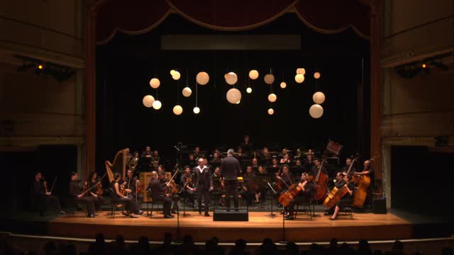 #tbt do último concerto do ano. Sonhei cantar esta aria com orquestra por pelo menos 20 anos. Obrigado @conductor_dossantos por fazer este enorme esforço com os materiais e @theatrosaopedro por topar a empreitada! Vision.....fugitiiiiiive....
#massenet #herodiade #baritone #opera