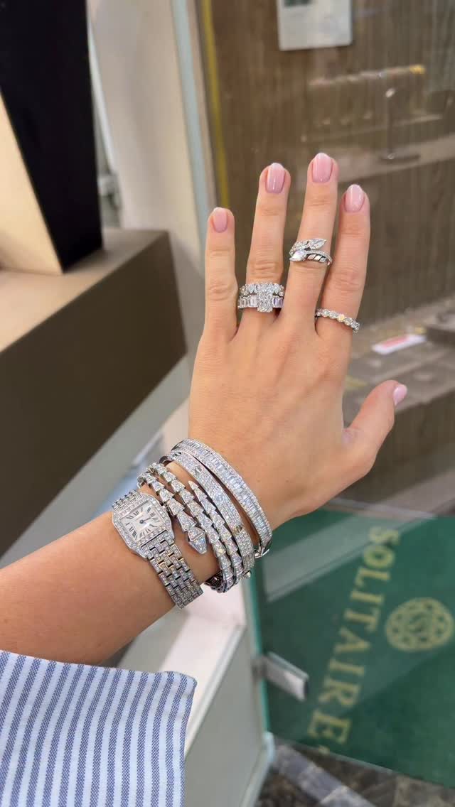 Choose to make a statement. Evoke a narrative, wear pieces that hold a sentimental value.
#antwerpdiamonds #antwerpshopping #diamondbangles #solitaireantwerp #solitairediamond