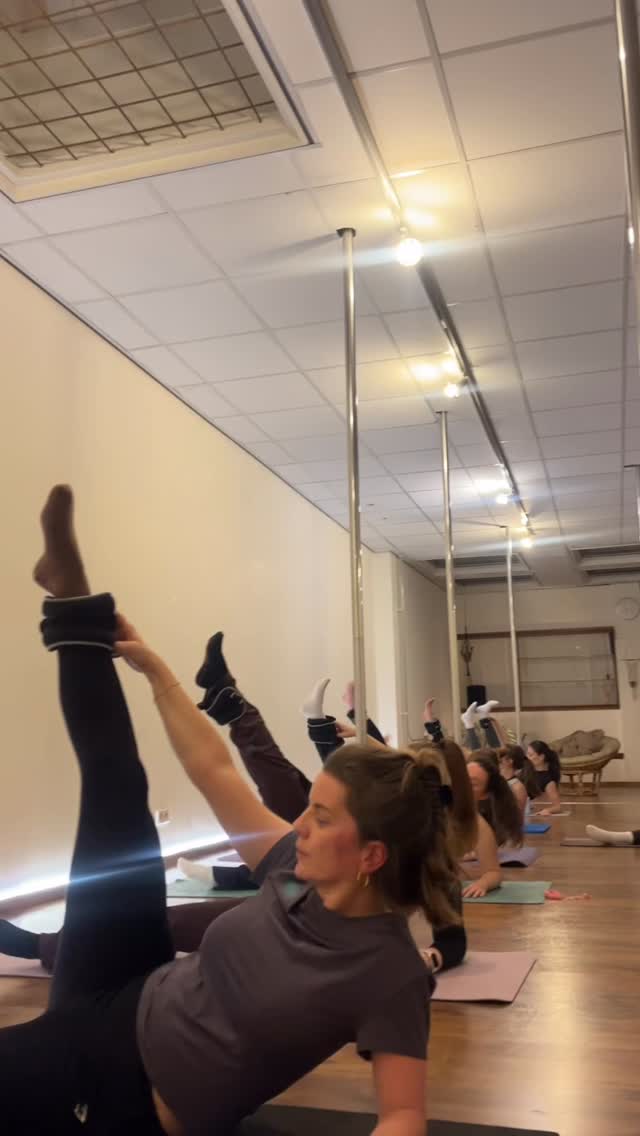 I’ll tell you what I want … what I reaalllyy really want … core on fire and the cold towel on the Thursday class 🪄🌶️ #pilates #maastricht #thebandosclub