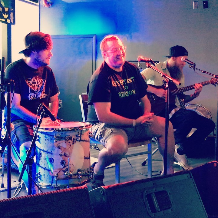 The @nosolutionband homies took the opportunity to fill some time when we got ahead of schedule. Enjoy this impromptu jam from these local favorites! #mwpf #mwpfxi #acousticpunk #jamsesh #party