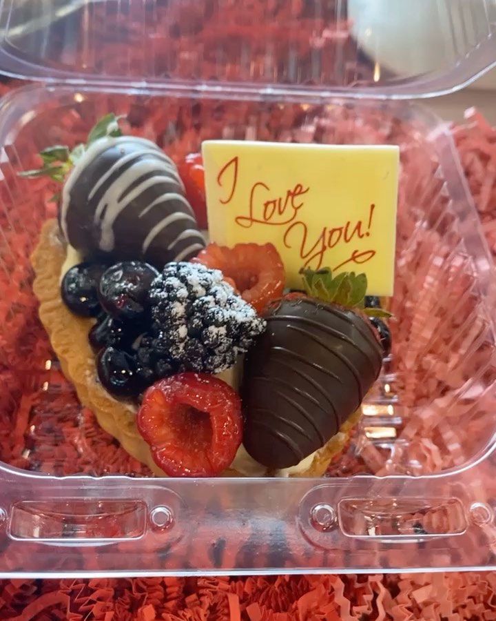 Love is definitely in the air & so is the delicious smell of Brioche fresh baked pastries♥️