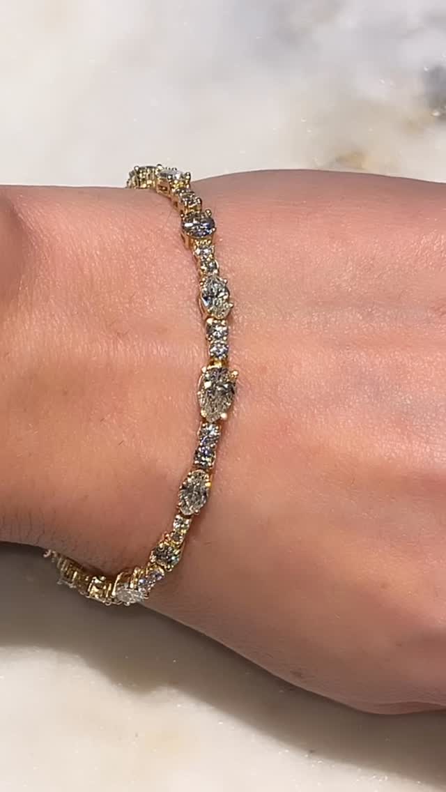 Custom diamond tennis bracelet, crafted in 18k gold using diamonds from our client’s older cherished pieces , each one unique in shape and size. 💎✨
Thoughtfully reimagined and created by Corey. ✨ Let’s turn what’s tucked away in your jewellery box into something you’ll wear every day. Contact us to book your free consultation with Corey, today. 🗓️
#nataliajewellers #southsurreyjeweller #bycoreyg #yvr #custombracelet