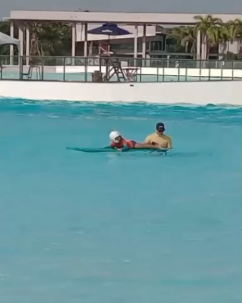 ALDEIA LAND
Aqui na Aldeia dos Anjos do Rosa, as ondas naturais estão quase em frente ao Condomínio, a apenas 300 metros de distância.E para uma dose extra de diversão, não deixe de conferir a Surfland no Campo Duna. É uma opção incrível para toda a família.
Dá uma conferida em: Surfland Brasil
Olha o nosso gurizinho nas ondas, parece que leva jeito na remada. Dá-lhe Bento!! 🏄♂️
Faça suas RESERVAS agora mesmo pelo WhatsApp:
48 99949 1971.
#aldeiadosanjosdorosa #praiadorosa #imbituba #surfland