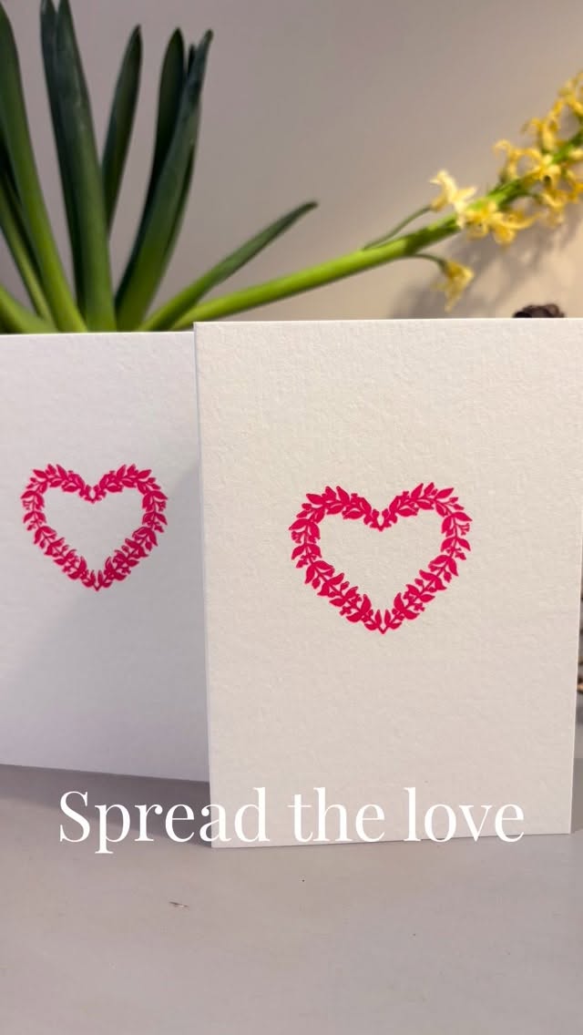 Hearts. Hearts. And more hearts.
Mine come in pink and gold. But only as limited editions. 💕💛
Click on the link in my bio.