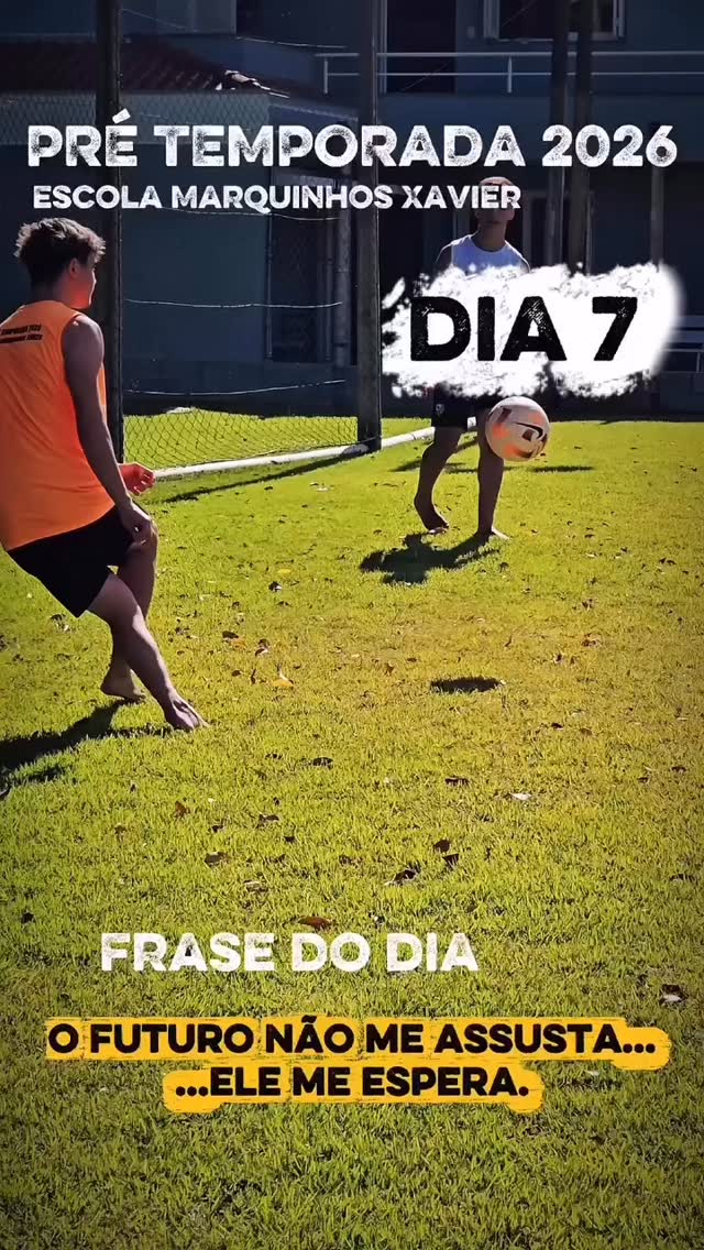 HABILIDADES DE VIDA: O esporte como meio de EDUCAR, pilares que a NOSSA ESCOLA sustenta. As crianças e os jovens precisam saber medir seus esforços, nós NÃO FORMAMOS NINGUÉM, somos apenas uma parte deste processo e queremos FAZER DA MELHOR MANEIRA, para assim contribuir de verdade nesta caminhada.
•
DIA 7
Frase do dia: O FUTURO NÃO ME ASSUSTA...ELE ME ESPERA.
👉”FUTURO NÃO ME ASSUSTA PORQUE EU ESTOU FAZENDO HOJE O QUE MUITOS DEIXAM PRA AMANHÃ E ELE ME ESPERA PORQUE A CADA TREINO EU ESTOU
CONSTRUINDO ALGUÉM QUE ELE AINDA NÃO VIU!
👉ENTÃO EU SIGO PASSO A PASSO PRA QUANDO EU CHEGAR O FUTURO, ELE IRÁ
RECONHECER QUE EU FUI PREPARADO
PRA ELE.
A PARTIR DE HOJE O FUTURO QUE FIQUE ANSIOSO PRA ME CONHECER”. @
•
O SLOGAN É NOSSO, então: VEM TREINAR COM A GENTE.
#escolamarquinhosxavier #amaxfutsal
#marquinhosxavierhighperformance #japodecopiar