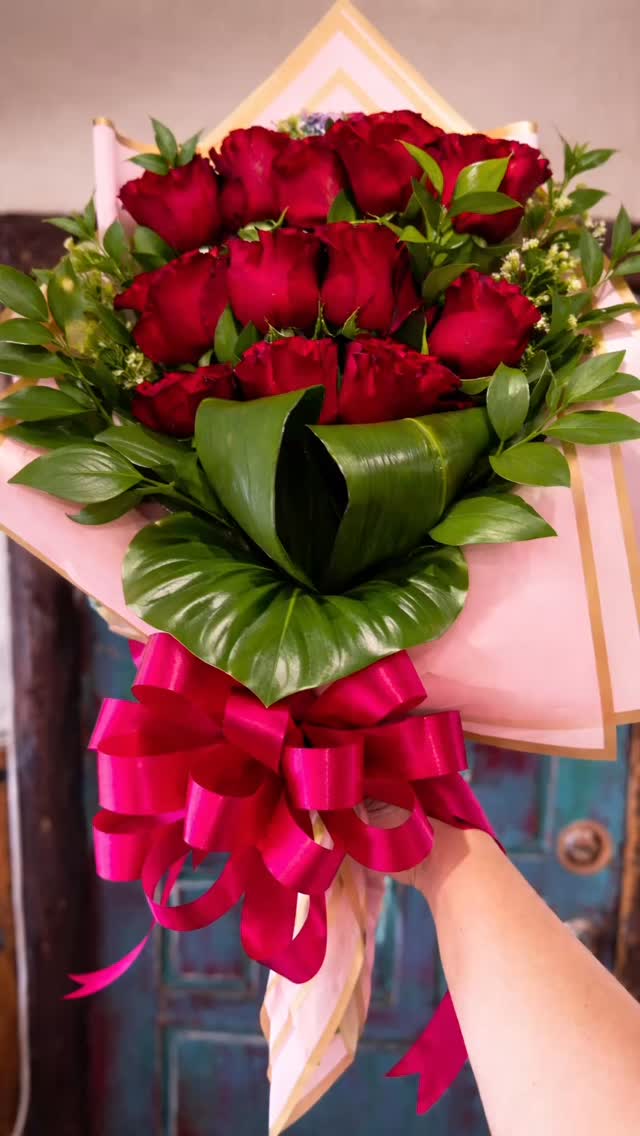 The man I need gives flowers…
and makes the moment unforgettable 🌹. #RoseBouquet #RedRoses #LuxuryFlowers #FloralDesign #WrappedBouquet FloristLife