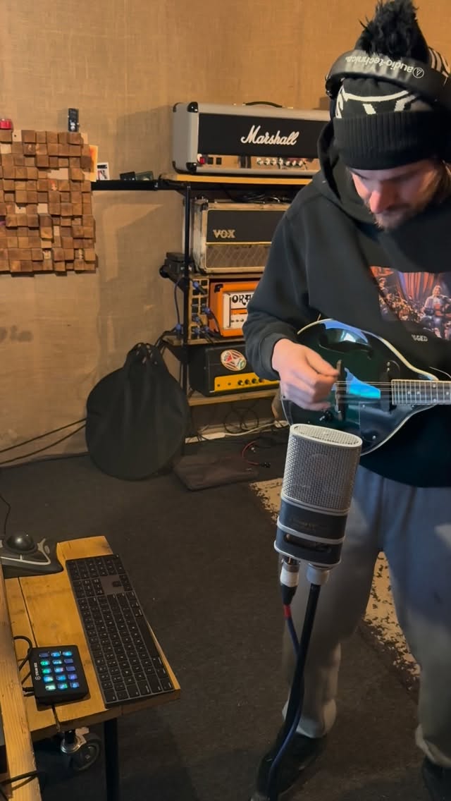 Recording mandolin for @harrisraffmusic
A ‘skill’ (I’m loosing it admittedly) that’s gone to waste over the years since I left The Folkestra about 12 years ago but it was just the ticket for this track, adding a bit of percussive sparkle and extra rich harmony (a lot of 9th chords going on!) alongside the acoustic guitar.
Filmed by a drunk person.