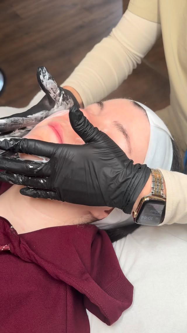 The ‘Deep Clean’ Facial 🫧
Perfect for those of you with blocked pores 🫧