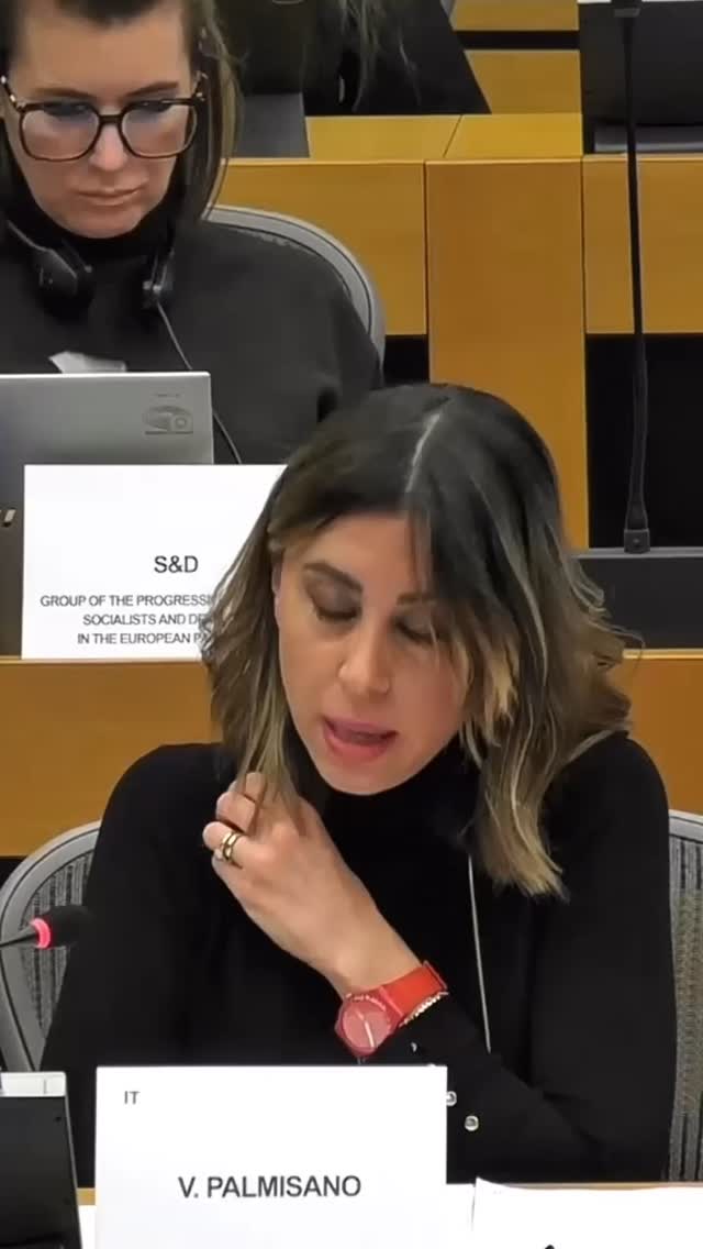 In Commissione per parlare di città più sicure, vive e inclusive.
Con il presidente di #eurocities , @mathiasdeclercqgent , abbiamo discusso l’Agenda urbana dell’UE e il futuro Quadro Finanziario post-2027.
La sicurezza non si costruisce solo con telecamere e illuminazione: si crea con spazi vissuti, comunità attive e servizi di prossimità.
Serve un’Europa che investa non solo in infrastrutture, ma anche nella vitalità sociale delle nostre città.