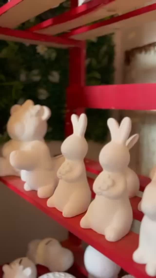 💕💗🌸 Book a February Paint a POT session 💕💗
Booking link: https://pay.sumup.com/b2c/X7W4YAOBU9
Message us to confirm your slot 🫶🏻🌸🎀
Tuesday 4-10pm (downstairs only)
Wednesday 10-5
Thursday 10-4 | 4pm - 10pm (downstairs only)
Friday 10-5
Saturday 10-7
Sunday 10-4