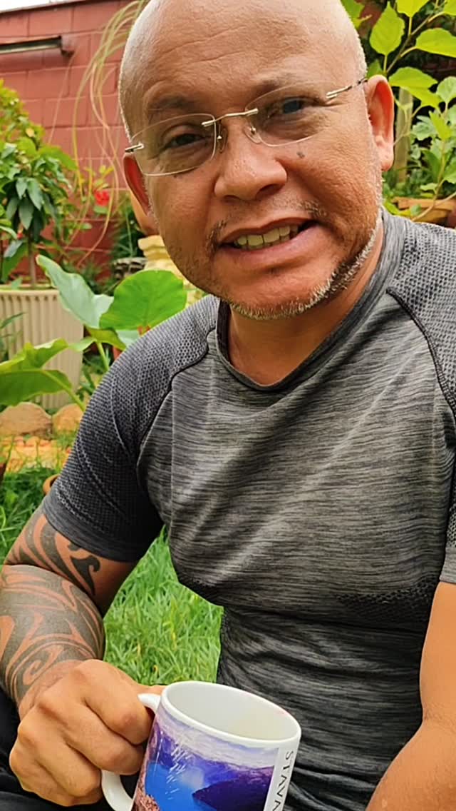 Cuidar da saúde é mais do que uma rotina: é um ato de elegância e respeito por si mesmo. Cada escolha consciente — desde o alimento que você coloca no prato até o tempo que dedica ao movimento do corpo — constrói um estilo de vida que reflete equilíbrio e sofisticação.
A disciplina é a verdadeira coroa invisível de quem busca bem-estar. Não se trata de perfeição, mas de constância: pequenas atitudes diárias que, somadas, transformam o corpo e fortalecem a mente. Esse é o luxo que não se compra, mas se conquista.
No estilo Regency 360, saúde é patrimônio. É viver com consciência, nutrir-se com qualidade e mover-se com graça. Porque o verdadeiro poder está em cuidar de si, e isso é o que torna qualquer vida digna de realeza.