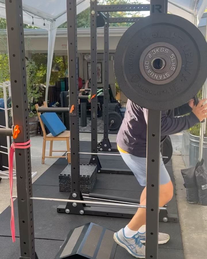 Here’s a little snippet from Troy’s Thursday workout. The @kabukistrength Transformer Bar is magic for Troy’s body. We are using the front squat setting, two holes out from the bar. He’s also on a low ramp.
With this set up, Troy is able to train hard and improve his movement quality at the same time. Other squat variations result in immediate stiffness and reduced balance.
#strength #legday #strengthtraining #squats #transformerbar #personaltraining