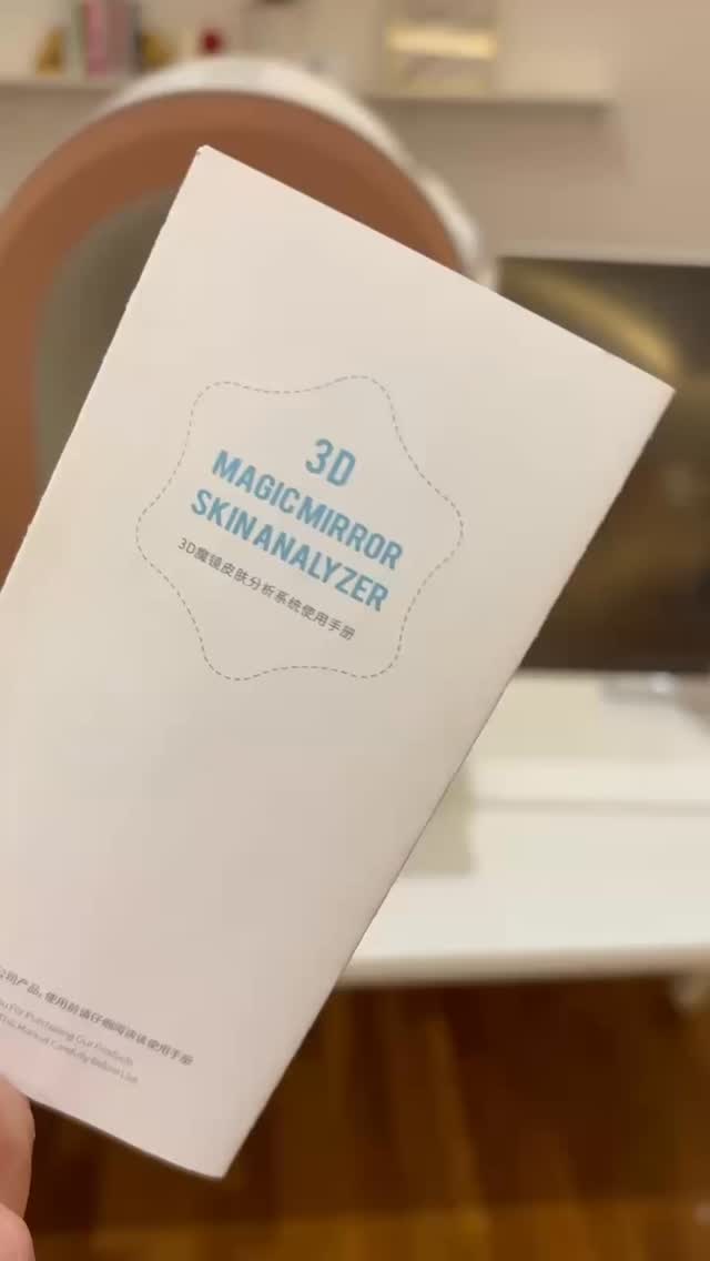 ✨Když chceš své klientce opravdu porozumět ✨
Kolikrát máš pocit, že pleť „čteš“, ale stejně bys chtěla mít jistotu?
Právě proto pracujeme s 3D AI diagnostikou pleti.
Ne proto, že je moderní.
Ale proto, že ti ukáže realitu pleti – přehledně a srozumitelně.
A vždy je to šok 😄
To, co oko nevidí. To, co klientka cítí, ale neumí pojmenovat.
💬 Od samého začátku prošlo naším přístrojem více než 2657 klientek a klientů z @joseon.cz
A právě tahle každodenní praxe je základem kurzu.
Na školení se naučíš pracovat s různými typy diagnostických přístrojů –
od cenově dostupných a jednoduchých, až po komplexní, detailní multi-systémy.
Ukážeme si:
🤍 jak správně číst data a obrázky
🤍 jak je srozumitelně vysvětlit klientce
🤍 jak propojit diagnostiku s ošetřením i domácí péčí
🤍 jak z přístroje udělat silný nástroj pro důvěru i prodej – ne jen „hezký obrázek“
Přístroj nás dokáže lépe navigovat v celé spleti pleťových problémů. Můžeme díky přesnějším reportům vybrat určité ingredience, kombinace postupů a procedur. Dokonce i sekvenci a rozestup s procedurami.
Technologie však není to jediné. Vstupním základem by měly být samotné vědomosti z kosmetické branže 😌
V kurzu nejde jen o technologii.
Je to o jistotě v doporučení, klidu v práci a lepších výsledcích.
📩 Vše o kurzu najdeš na www.koseon.eu
#KosmetickaPraxe #DiagnostikaPleti #BeautyVzdelavani #Kosmeticka PletBezHadani 3DAI