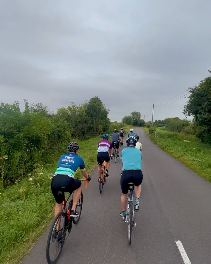 Sunday rolling with the crew 💚 #WinningTogether
•
@cliftoncyclingclub