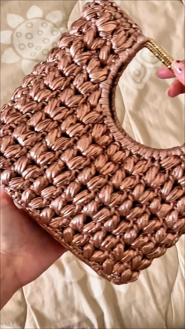 Boh, a me sembra comoda 🙄
#OpheliaBag #uncinetto #tutorial #borseuncinetto #crochetinspiration