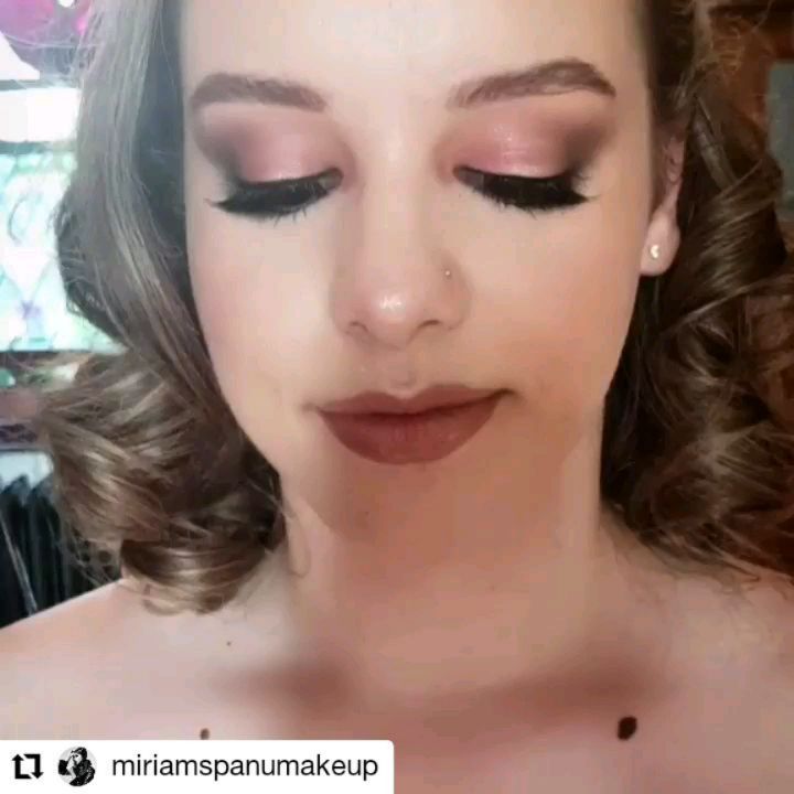 Hi ladies!🥰 I am finally back to London and I can't wait to see you all from the 12th of April!💃 Bookings are opened for bridal trials, prom makeup and for every occasion/ceremony you may have!
🤳 DM for any inquiries 😊
Here is a past prom makeup done on a lovely young client! She looked like a princess 🥰 she preferred her eyebrows to be fairly natural without makeup as she wanted to focus on her eyes and indeed we've put a pair of fake lashes on. I focused on these lovely shades of pink and on her skin by giving a nice healthy glow.
#prommakeup #prommakeupartist #mobilemakeupartist #mobilemakeup #bridalideas #bridesmaids #naturalglow #glowyskin #miriamspanumakeup