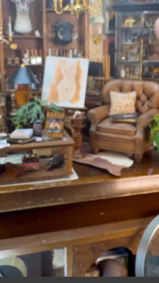 Leather bound vintage style photo album (maybe 1930s or 1940s) part of my collection and grateful to have it. Swoon. #photoalbum #vintage #blackandwhite