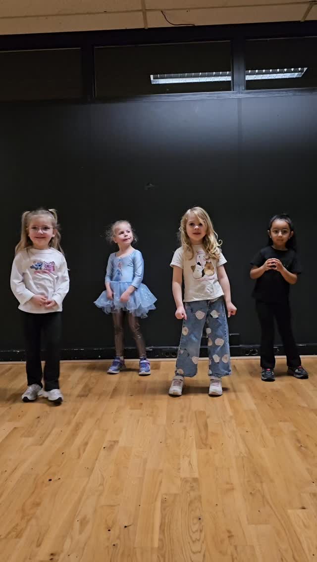 Morning post🌅
.
Heerlijke zaterdag ochtend met de peuters & de kleuters.
.
🎬Peuter - Kleuter class
⏰️Zaterdag ochtend
🕙10:00 uur - 10:45 uur
🧠@jamie_.danielle & @maddancerrr
.
#kids #lessen #zaterdagochtend #dansen #schattig
