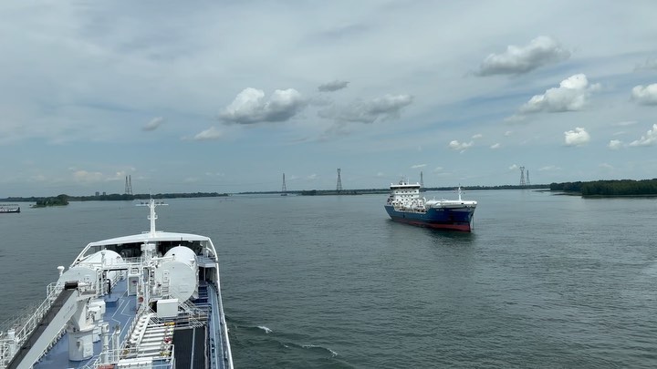 Sisters Ramelia and Fure Viten passing each other in Montreal 🇸🇪🇨🇦🇸🇪
📸@viggypop89 & @axeldonso