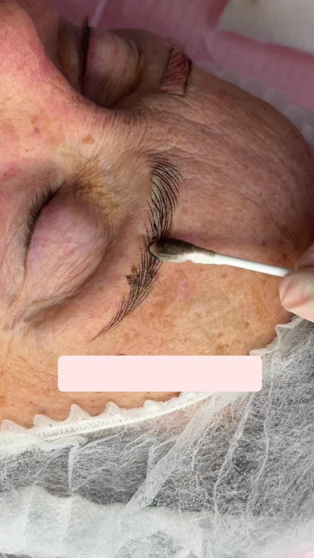 💁♀️1 pass tattooed Hairstroke brows vs final result 💯
From no brows to full hair look brows ❤️❤️
#semipermanentmakeup #nzbeauty #pmu #spmu #semipermanentmakeupartist