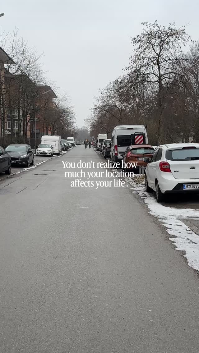 bye bye Kälte, Eis & Schnee!
Hello Palmen, Sonne, Strand & Meer ✨🌞🐚🌊
Finds schon echt verrückt, wie sehr mich dieser Ortswechsel verändert. Als wäre ich einfach eine upgraded Version meiner selbst 🥹
Ich fühl mich schon nach nur zwei Tagen hier so viel freier, ausgeglichener, innerlich ruhiger, strahlender, fröhlicher, mutiger & habe so viel mehr Inspiration, Energie und Kreativität - das ist wirklich crazy.
Also crazy schön, weil ich jetzt zwei Monate hier leben darf ✨🥹🌞 & gleichzeitig auch crazy irritierend, weil ich mich so langsam echt frage, wo ich langfristig wirklich leben will. Hab noch keine Antwort darauf aber go with the Flow ist das Motto & für grade bin ich auch mit dem Wechselmodell ganz happy - im Winter viel am Meer leben & im Frühling und Sommer meine Hometown München genießen ✨
Let’s see 😏🤍
Freiheit | Reisen | Meer | Ocean | Selbstverwirklichung | Traumleben | Dreamlife | Fuerteventura | Travel | Winter | Mindset | Achtsamkeit | Spiritualutät
#travelmeme #ocean #dreamlife #traumleben #oceanmeme