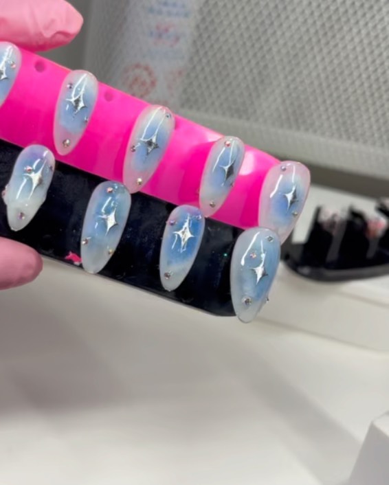 Custom yoncè nails! 💅🏽🩵
Last day to order Renaissance nails 💅🏽 is this Sunday 🩵