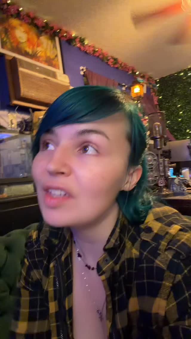 Orotund (adj): having a rich and powerful sound. #word #author #learning #word