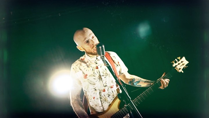 So my good buds in @dohny_jep dropped their Fourth EP of 2021 (!) It’s been a pleasure seeing these guys grow as a band in such a short time and I think their DIY / ‘get it done’ attitude to the whole approach of making records is something I’ve admired. Couldn’t be more stoked with this collection of songs they’ve built up this year. We did the entire thing remotely, never once being in the same room sending me their sessions recorded only using a Focusrite Scarlett interface and all programmed drums which I then added extra production and mixing to help finish it off. On a pure technical level, it’s reminded me to the fact that you don’t *need* that mic, interface or whatever to just get it done to a decent level and progress as artists (even though the gear does help 😏) Decent songs over ANYTHING ELSE. Stoked that some of the stuff released has had features on major Spotify playlists, @bbcintroducing and I have no doubt the best is yet to come. Wall of text over, peace out x