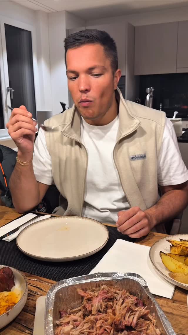 Pulled Pork mit dem Honey Hog Rub von Good Old BBQ – einfach gemacht und richtig lecker 🔥🐖
Den Rub gibt es im BBQ Shop Bremgarten oder online auf www.bbqshop.ch 🛒🔥
#bbqshopbremgarten #bbqrub #pulledpork