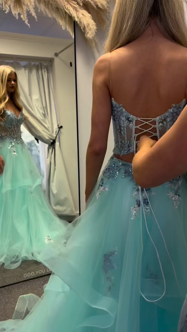 LINNEA 🥹☁️✨
A real life fairytale in dress form 💜
Designed in house by @alishalaurendesigns and not to be found anywhere else, we now have limited stock of this remaining before 2025 proms, get her fast 🥹
#promdresses #prom2026 #prom #promshop #promshopping