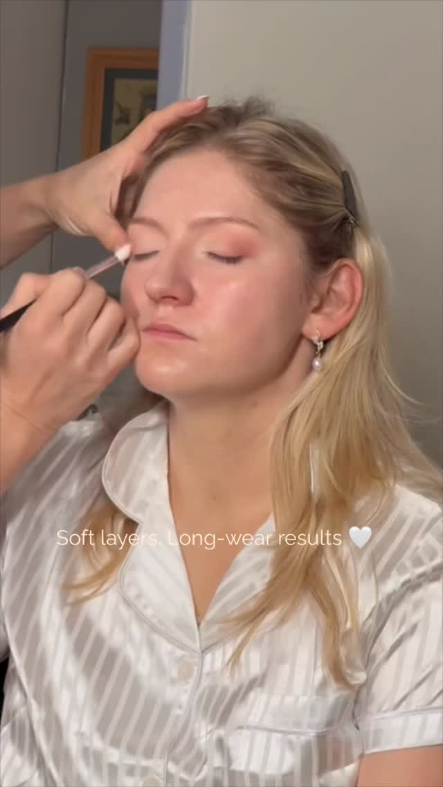 When it comes to bridal eye makeup, less really is more 🤍
I build soft layers slowly and intentionally so the eyes look seamless, photograph beautifully, and last all day without feeling heavy ✨
It’s all about technique.
Save this for your wedding makeup inspo
Sydney bridal hair and makeup artist specialising in natural, long-wear wedding looks.
#SydneyBridalMakeup
#BridalEyeMakeup
#WeddingMakeupTips
#NaturalBridalGlam
#bridetobesydney