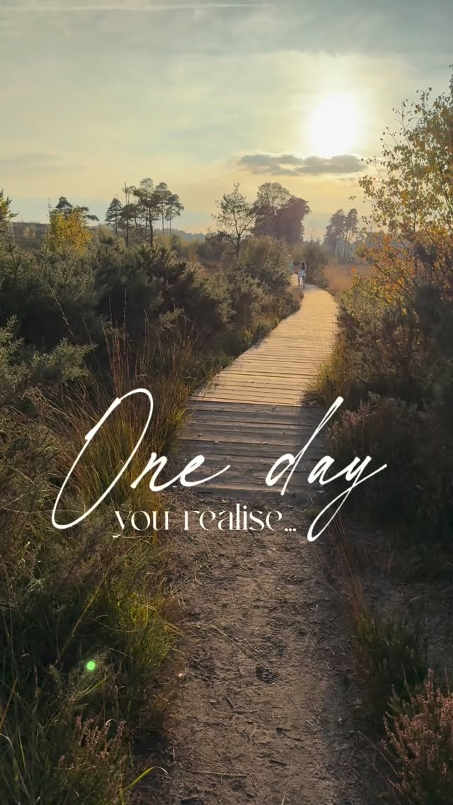In February, we don’t just miss summer -
we miss how life **feels** in it.
The in-between.
The fleeting.
The intensity.
The moments that quietly define is.
#NewChapters is about noticing that longing - and listening to what it’s asking for.
#SeasonsOfChange #Becoming #LifeInProgress