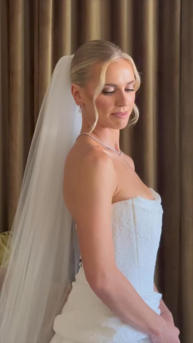 This is the moment she’ll never forget 🤍
The veil is on, the noise fades, and everything feels real all at once.
A quiet pause before the day unfolds - just her, her breath, and the feeling of what’s about to begin ✨
These are the moments I hold space for, every single wedding morning.
⬇️ Save this if you’re dreaming of a calm wedding morning
Sydney bridal hair and makeup creating calm, meaningful wedding mornings.
#WeddingMorningMoments
#SydneyBride
#BridalVeil
#SydneyBridalMakeup
#calmbridalmorning