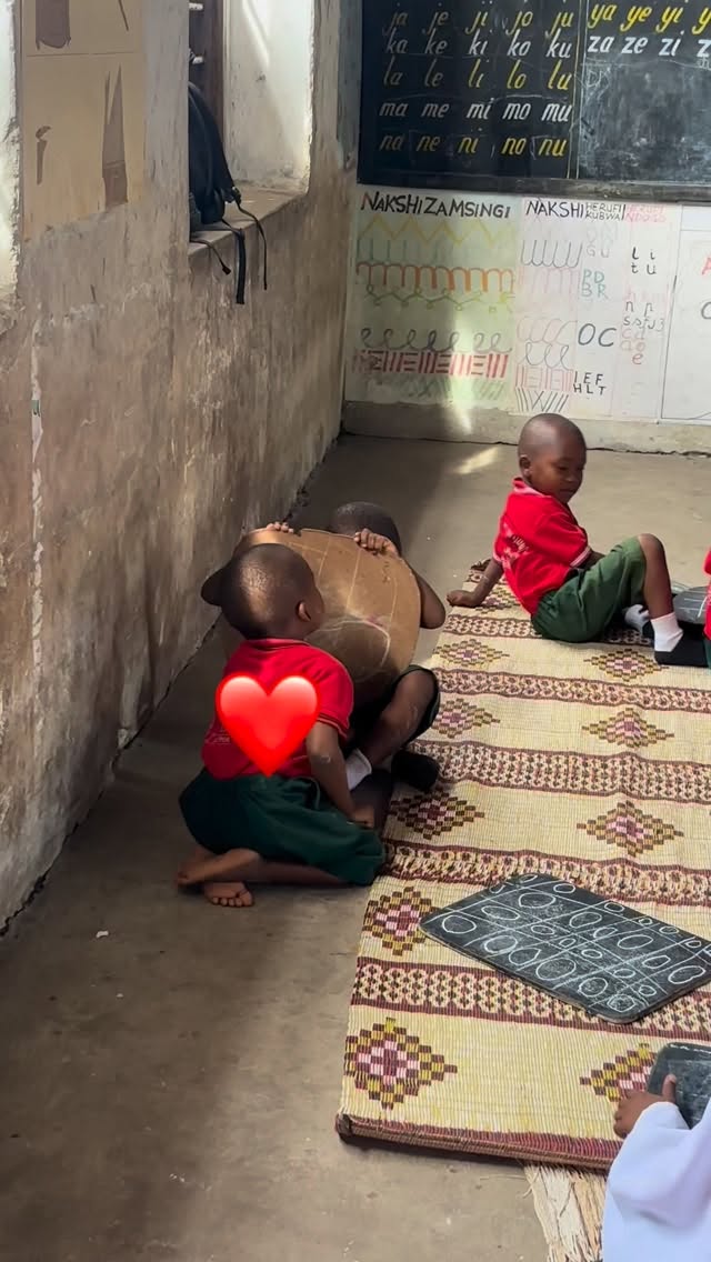 We don’t need to speak the same language to connect with each other.
Boresha Maisha Projects. ❤️
#volunteerabroad #zanzibar #volunteerintanzania animalcare volunteerworld