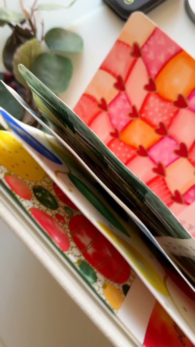 More watercolor mushy spreads with these pretty roses 😍❤️ Slowly turning my feed from blues to pinks and reds ✨ Its a colddddd weekend here.. sending some cozy vibes your way. Yay! We survived January ✨
.
.
.
.
.
.
#watercolor #looseflorals #flowerpower #watercolorpainting #sketchbook