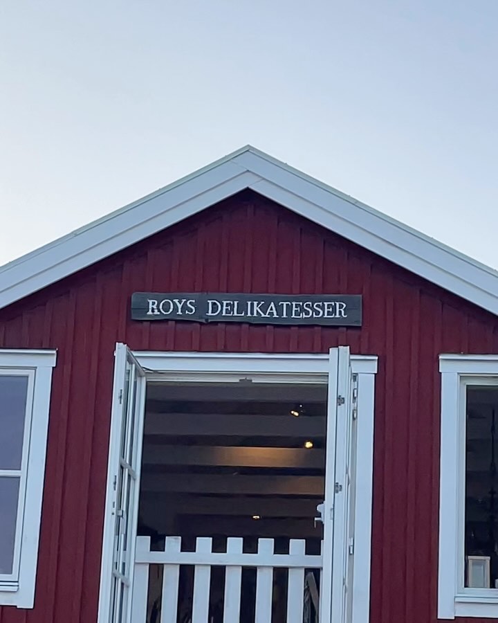 Nu är allt undanplockat och stängt på Roy’s för säsongen 2024. Vi vill tacka alla gäster, stammisar och nya, för en otrolig säsong. Vi saknar er redan och ser framemot att öppna igen till påsken 2025. Vi ses då☀️🫶🏼🦞
