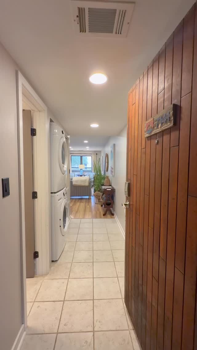 Planning a Valentine’s escape?💕 This 1BR / 1.5BA villa in the heart of Shelter Cover - harbor views, Neptune out front, and steps from restaurants, shops, and all Hilton Head action. #hiltonheadisland #ShelterCove #CouplesGetaway #ValentinesGetaway #RomanticEscape #HiltonHeadVacation #lowcountryliving