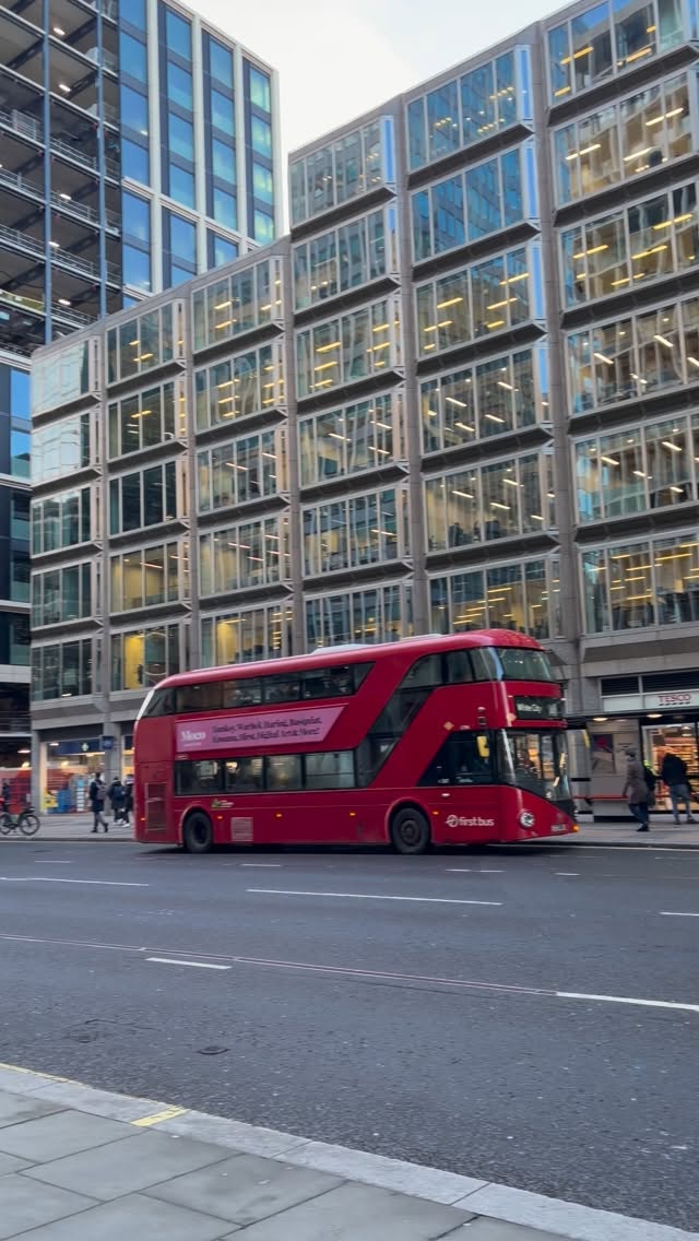 First thing in the morning: breakfast, a press briefing or BOTH!
Ahead of the launch of the @smmtuk Motor Industry report 2025, yesterday FPA members gathered @the_ivy_collection Victoria to be briefed by SMMT CEO Mile Hawes, on the state of the art of the #automotive sector after what they described as a “turbulent” year
This industry too has been greatly impacted by the geopolitical crisis let alone a #cyberattack at JLR but optimism is in the air - and some flowers too…
#cars #vehicles #ukautomotive