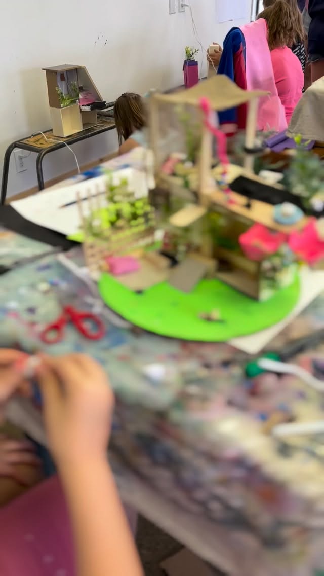 SPRING BREAK CAMP!
🌞 March 31- April 2
Join us each morning for a different project!
Monday- Painted Paper Flower Collage
Tuesday- Painting
Wednesday- Treehouse sculpture
Thursday- Plaster Cast Animals
Join for one or all 4 mornings 🌞
*All ages! - 4 and under must come with an adult.
Link in bio to register !!