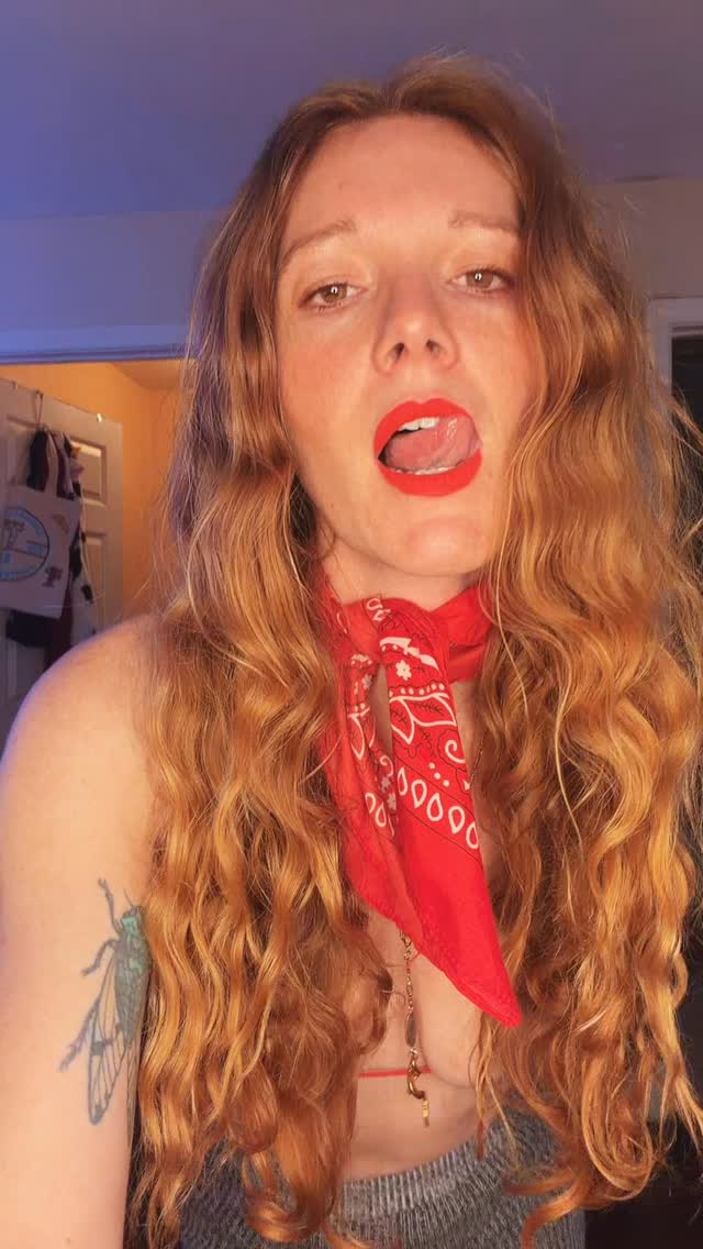 Literally me when I tell my friends I’m getting ready 😂 But really tho: haven’t flexed on you for a while and @qveenherby is going on tour to had to hit you with one of my favorite flows 🎶