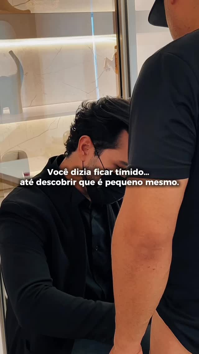 Você dizia que era timidez…
até descobrir que era um problema.
Muitos homens passam anos criando desculpas, normalizando o incômodo, fingindo que não se importam.
Mas quando a ficha cai, vem junto a clareza: não era insegurança sem motivo, era algo que realmente afetava a autoestima.
A boa notícia é que hoje existe informação, técnica e solução segura.
E encarar isso não é fraqueza.
É maturidade.
Se você se identificou, me chama no Direct ou no WhatsApp e vamos conversar com discrição e seriedade.