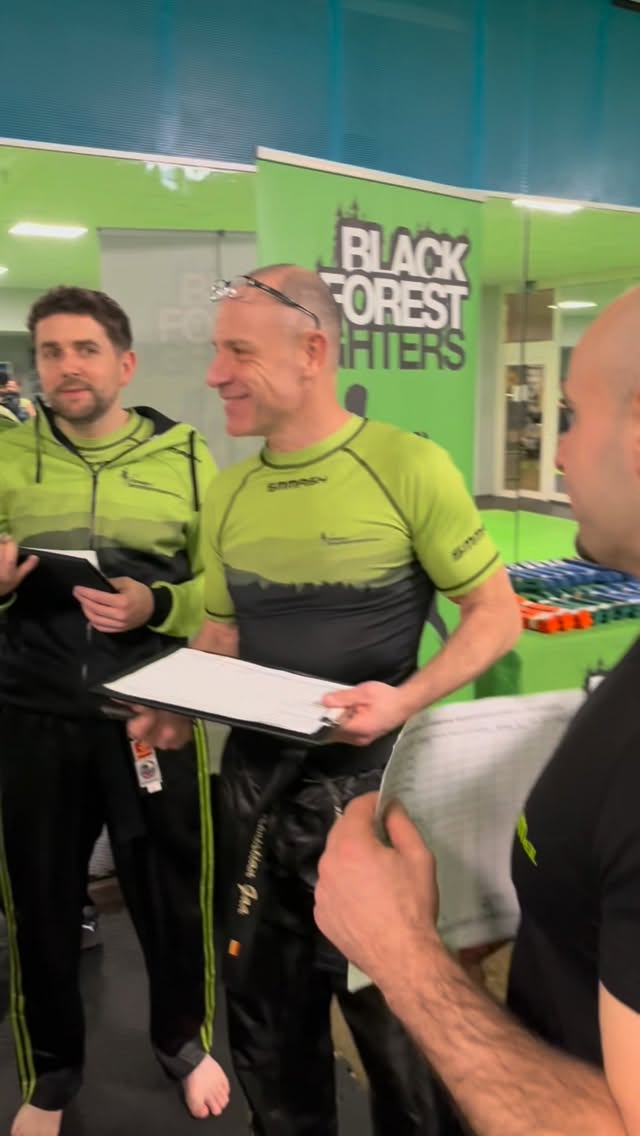 Gestern Abend gab es Gürtelprüfungen bei #fikaze 🥋🥋Wir gratulieren allen Teilnehmern zu ihren großartigen Leistungen! Wir sind stolz auf euch !!🥊🥋🥋#kickboxing #wakokickboxing #wako #badkrozingen