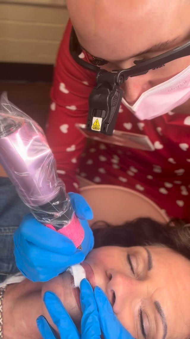 Soft color. Fresh definition. Instant youth. 💋✨
Lip blushing gently restores natural pigment, smooths the look of the lips, and brings balance back to the face — without heavy makeup.
For mature skin, it’s not about changing your lips…
it’s about reviving what time has softened.
✔️ Brightens the face
✔️ Defines lips naturally
✔️ No lipstick needed
✔️ Youthful, hydrated look every day
Proof that beautiful lips don’t have an age limit. 💖
#LipBlush #MatureBeauty #TimelessGlow #PermanentMakeup #SoftEnhancement